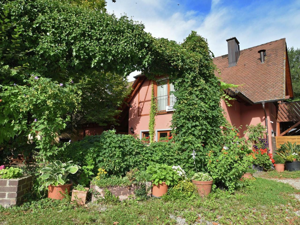 Countryside Apartment With Garden ชาลล์ชตัดท์ ภายนอก รูปภาพ